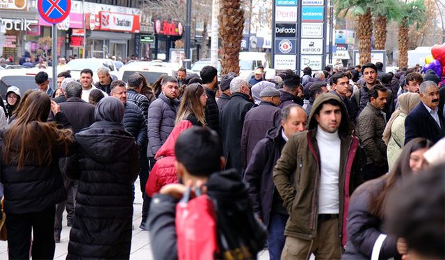 Van’da bayram öncesi alışveriş hareketliliği