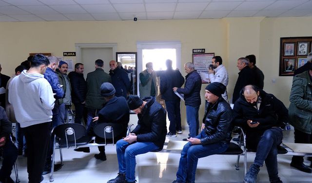 Van’da ‘APP plaka’ yoğunluğu sürüyor! İşte plaka basım ve noter ücreti…