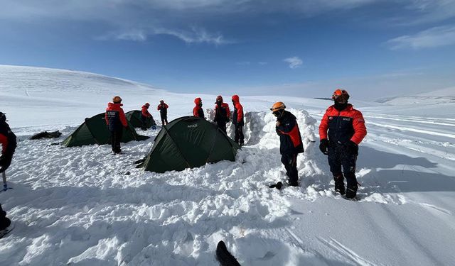 Van’da AFAD ekiplerine özel çığ eğitimi