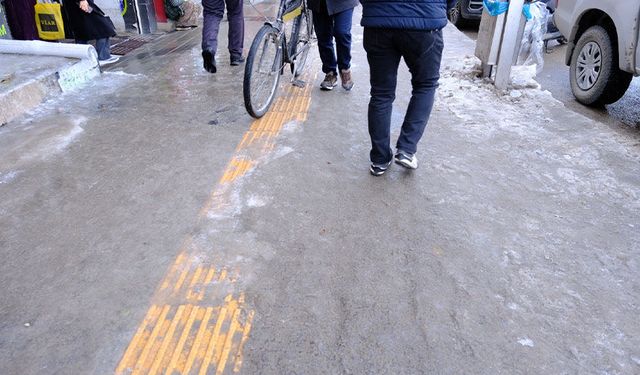 Van’da yürürken dikkat! Buzlanma risk oluşturuyor
