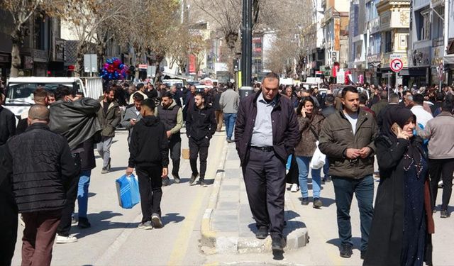 Van Cumhuriyet Caddesi trafiğe kapatıldı!