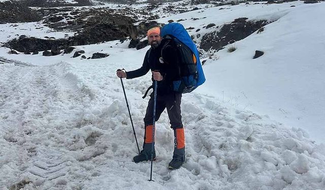 Vanlı dağcı, Ağrı Dağı zirvesine tek başına tırmandı