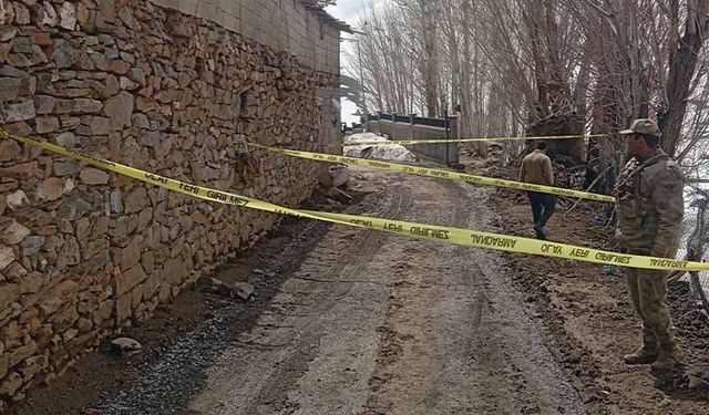 Van'da yıkılma tehlikesi bulunan ahır güvenlik çemberine alındı
