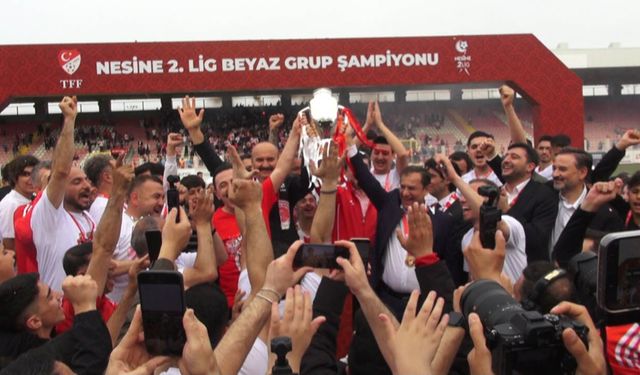 Batman Petrolspor'un 24 Yıllık Hasreti Sona Erdi! Sahasında Kupasını Kaldırdı!
