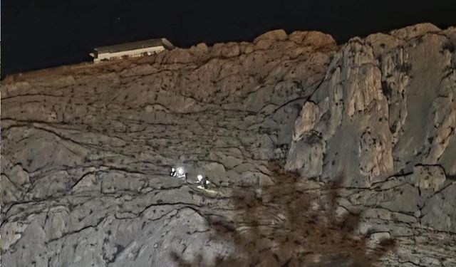 Van'da kayalıklardan atlayan cezaevi firarisi kurtarıldı