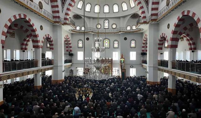 Van'da gıyabi cenaze namazı kılındı