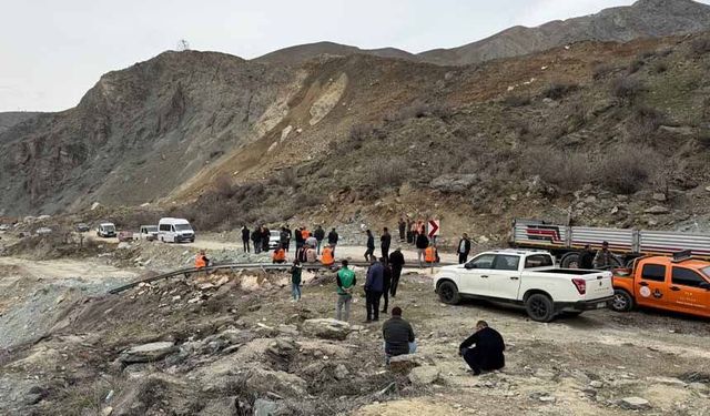 Hakkâri–Van yolunda heyelan riski devam ediyor