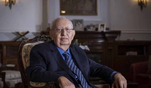 Hüsamettin Cindoruk hayatını kaybetti