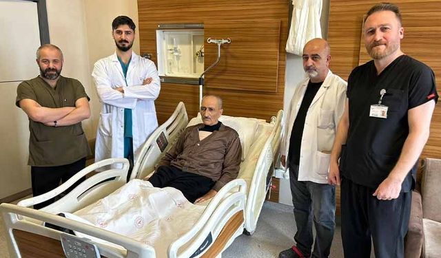 Van'da 25 dakika kalbi duran hasta ameliyatla kurtarıldı