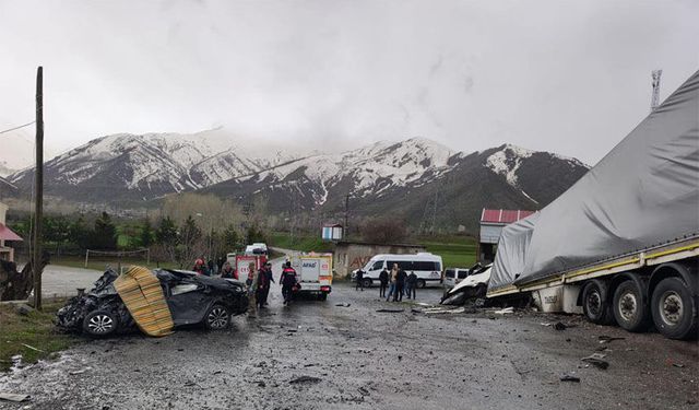 DSİ Van Merkez Şube Müdürü ve şoförü kazada hayatını kaybetti