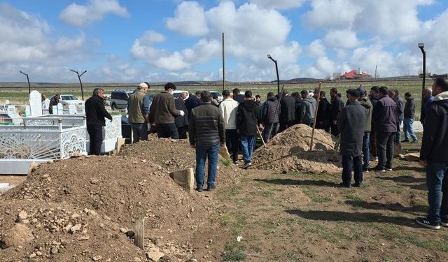 Van'da köpeklerin saldırısında ölen çocuk toprağa verildi