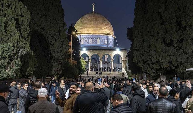 Mescid-i Aksa, 41 gün sonra yeniden ibadete açıldı