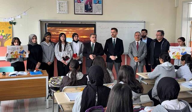 Çaldıran Müftülüğünden öğretmenlere "Geçmiş Olsun" çiçeği