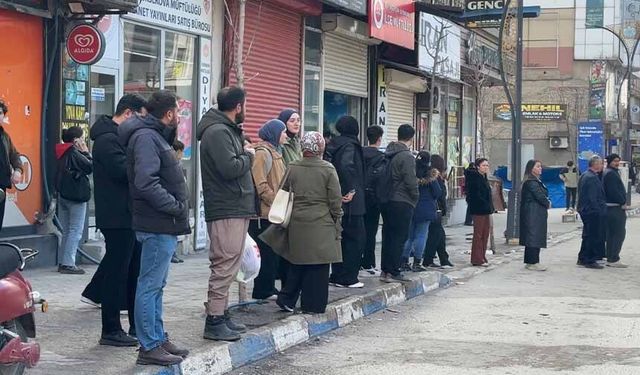 Yüksekova'da ulaşım krizi: Şehir içi servisler kontak kapattı