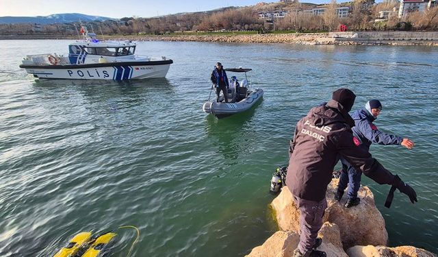Van Gölü’nde kaybolan Boran Öner’in cansız bedeni bulundu