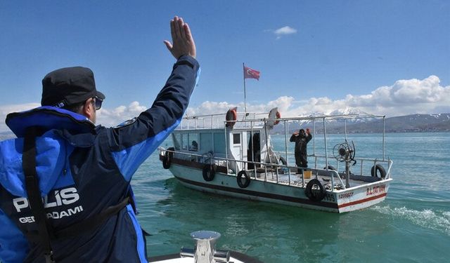 Deniz polisleri "Van Gölü'nün incisi" için görevde