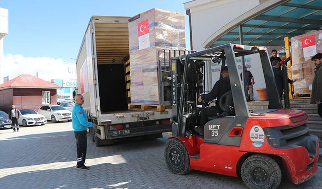 Yardım tırları Van'dan İran'a uğurlandı