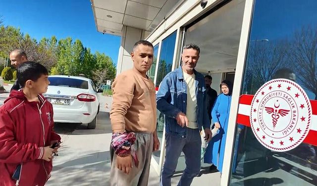 Van'da kurban keserken bıçakla kendini yaraladı