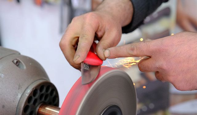 Van’da bıçaklar kurbanlıklar için hazırlanıyor