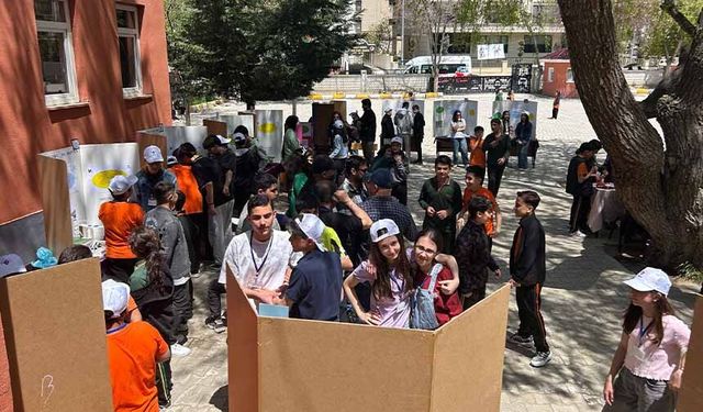 Van'da öğrencilerin hazırladığı projeler fuarda sergilendi