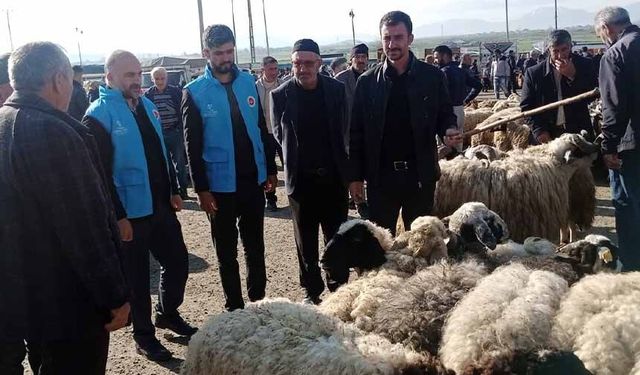 Çaldıran'da din görevlileri vatandaşı bilgilendirdi