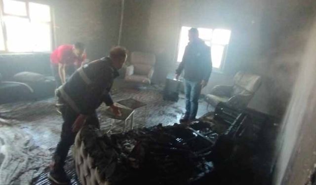 Başkale'de ev yangını