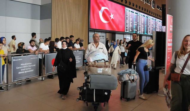 Hacılar yurda dönmeye başladı