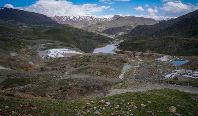 Hakkari yolundaki heyelan riskine karşı Van YYÜ'lü uzmandan uyarı