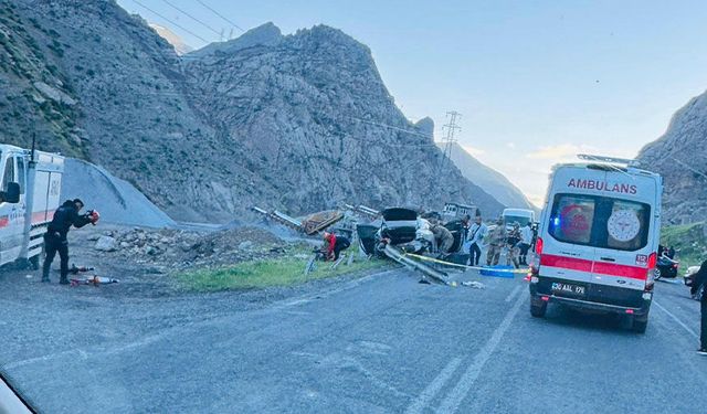 Hakkâri-Çukurca yolunda feci kaza: 1 Ölü 3 Yaralı