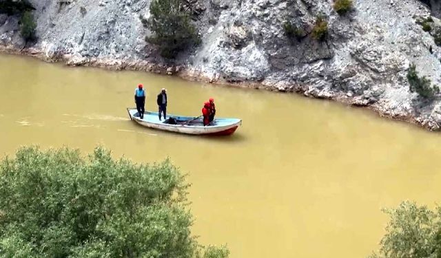 Balık tutarken nehre düştü