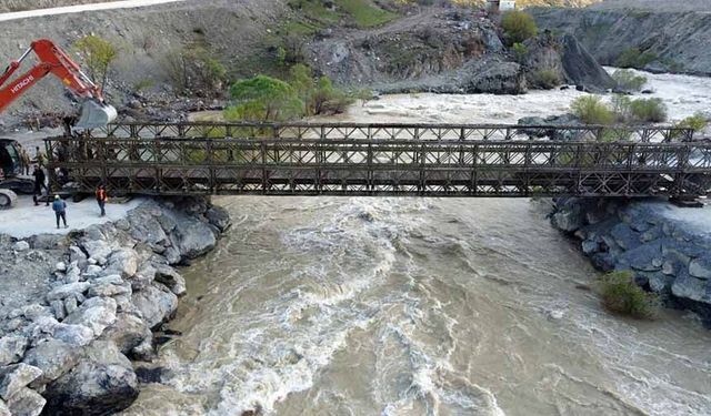TSK’dan heyelan bölgesine 40 metrelik köprü