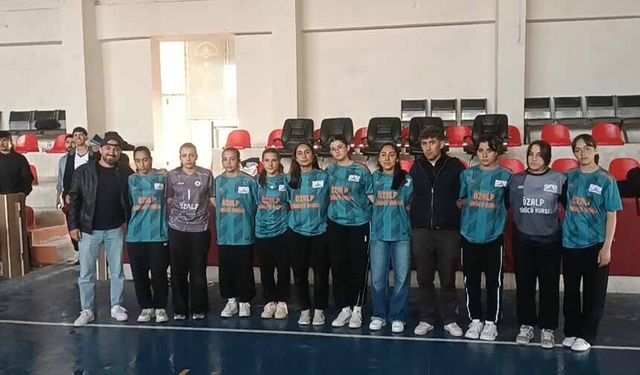 Özalp’te Liseler Arası Voleybol Turnuvası düzenlendi