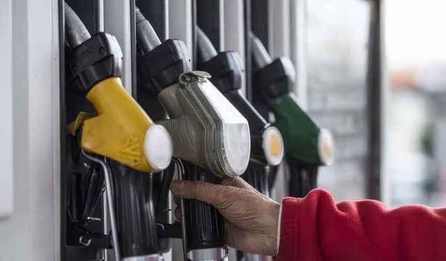 Benzin ve motorin ne kadar oldu? Gece yarısı tabela değişti