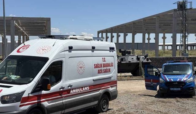 Yaklaşık 15 tonluk beton blok altında kaldılar: 1 ölü, 1 yaralı