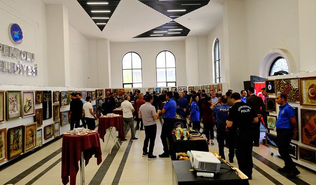 Van’da “Duvarların Ötesinde Sanat” sergisi kapılarını açtı