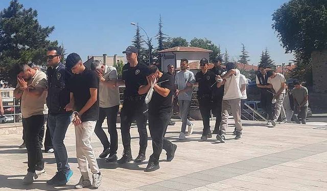 Van ve 52 adrese eş zamanlı operasyon!