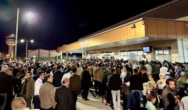 Kutsal topraklardan dönen hacılar Van’da coşkuyla karşılandı