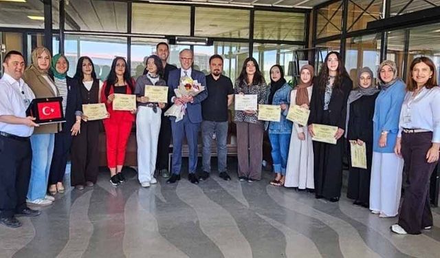Van’da öğrencilerinden hasta çocuklara moral etkinliği