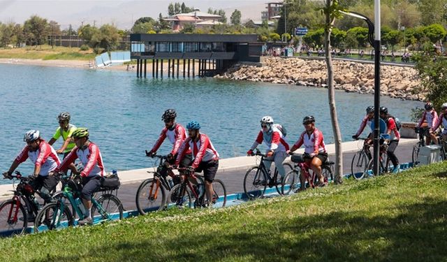 Van bugün sağlık için pedallayacak