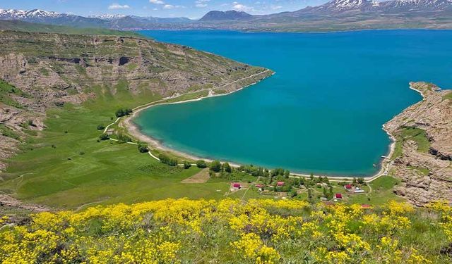 Van Gölü'nün kıyısındaki turizm cenneti