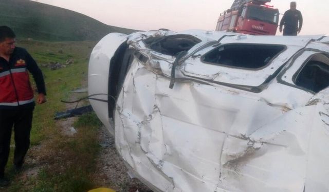 Van'da kamyonet şarampole yuvarlandı