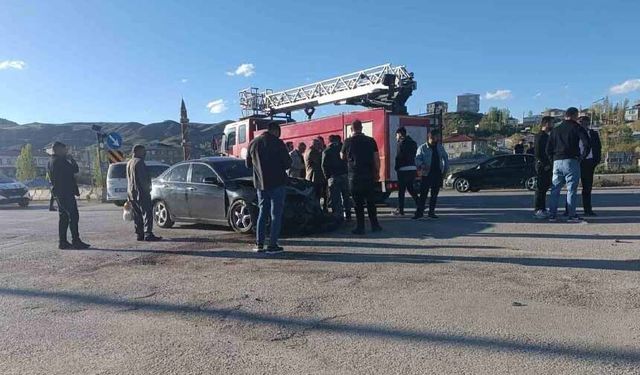 Van Özalp’te zincirleme kaza: 4 yaralı
