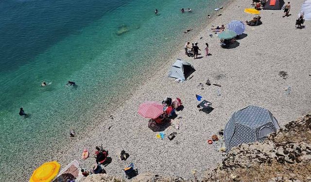 Van Gölü plajları Ege'yi aratmıyor