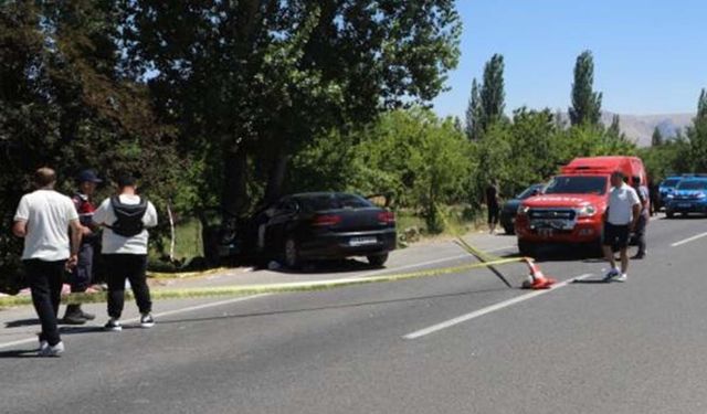 Otomobil ağaca çarptı: 2 ölü, 4 ağır yaralı