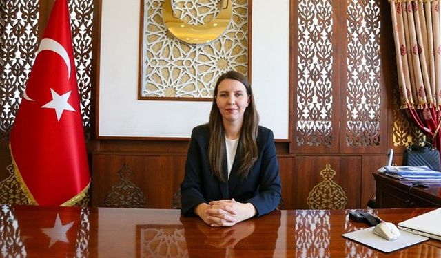 Gürpınar’ın ilk kadın kaymakamı Fatma Turhan Keser göreve başladı