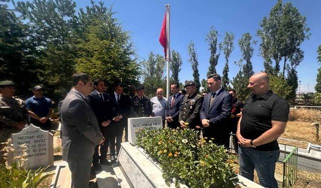 Vanlı şehit mezarı başında anıldı