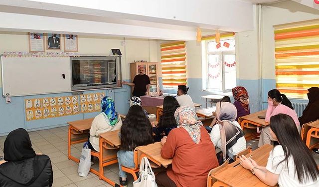 Halk Eğitim Merkezi kurslarında hijyen eğitimi verildi