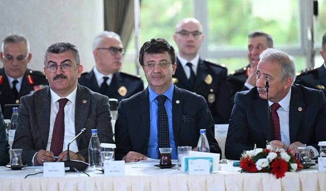 Kayhan Türkmenoğlu Van'ın öncelikli ihtiyaçlarını İçişleri Bakanı Çiftçi'ye iletti