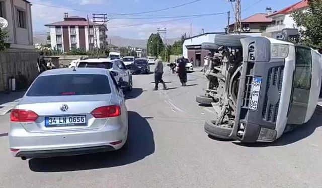 Yüksekova'da trafik kazası: 3 yaralı