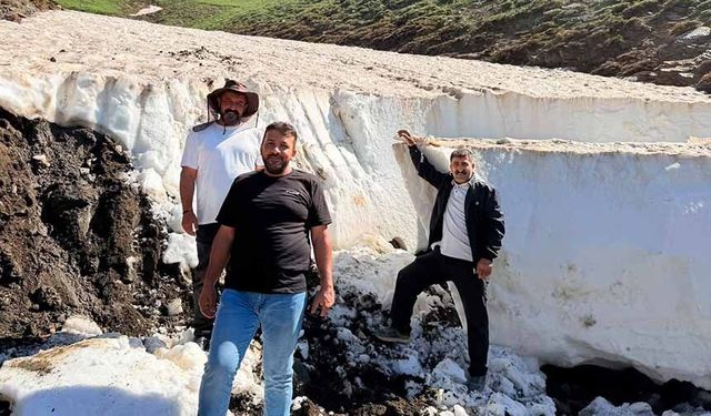 Berivanlar için karla mücadele: 3 bin 300 rakımlı mezra yolunda zorlu mesai